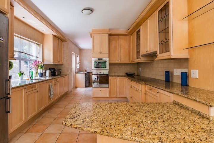 To Let 4 Bedroom Property for Rent in Hout Bay Western Cape